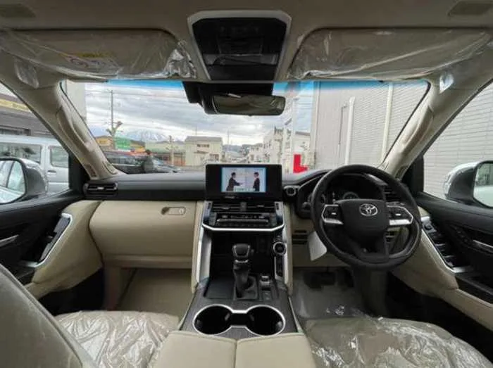 Toyota Land Cruiser ZX MODELISTA REAR ENTERTAINMENT COOL BOX 2025 — миниатюра 4