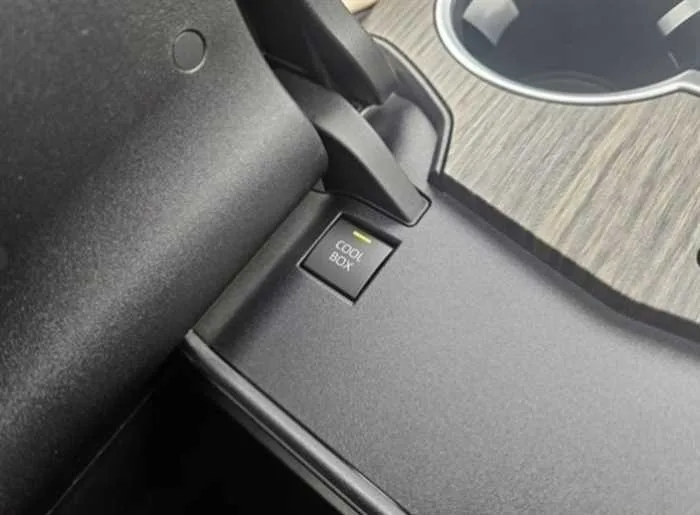 Toyota Land Cruiser ZX MODELISTA REAR ENTERTAINMENT COOL BOX 2025 — миниатюра 4