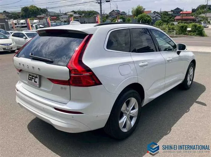 Volvo XC60 Plus B5 4WD 2023 — миниатюра 2