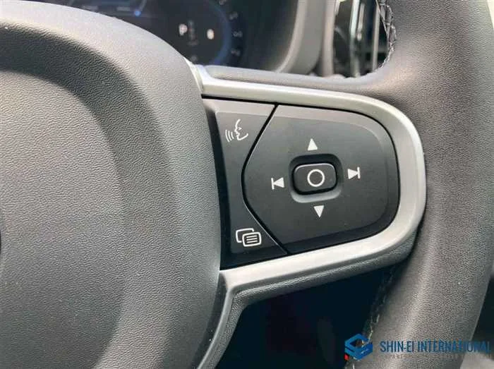 Volvo XC60 Plus B5 4WD 2023 — миниатюра 4