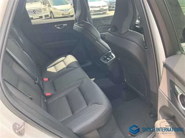 Volvo XC60 Plus B5 4WD 2023 — миниатюра 5