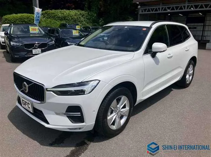 Volvo XC60 Plus B5 4WD 2023 — фото 1, купить с доставкой в Москву