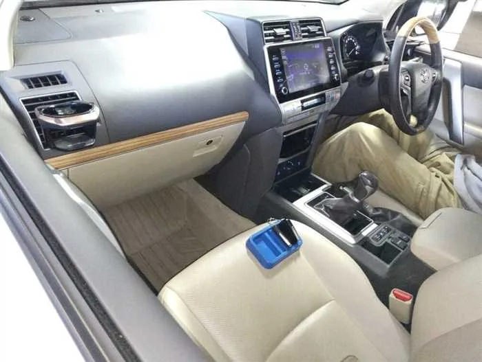 Toyota Land Cruiser Prado TX-L SUNROOF 2022 — миниатюра 5