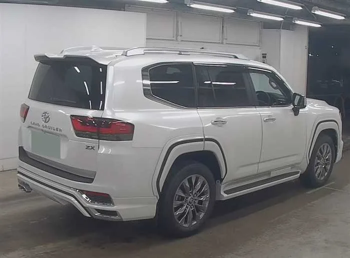 Toyota Land Cruiser ZX MODELISTA*REAR ENTERTAINMENT*COOL BOX 2023 — миниатюра 3