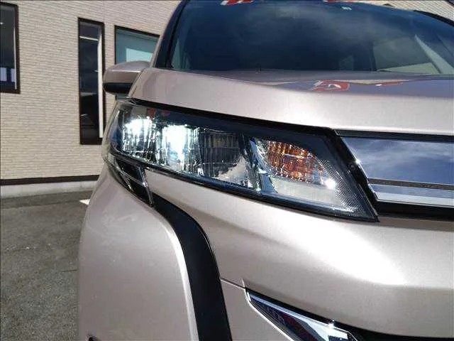 Toyota Noah Z 2022 — миниатюра 3