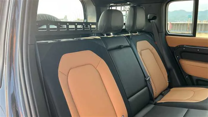 Land Rover Defender 110 X HSE D300 2023 — миниатюра 3