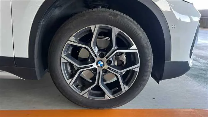 BMW X1 xDrive 18d x 2022 — миниатюра 5