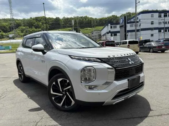 Mitsubishi Outlander 2022 — миниатюра 4