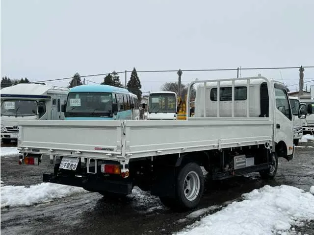 Hino Dutro 2023 — миниатюра 4
