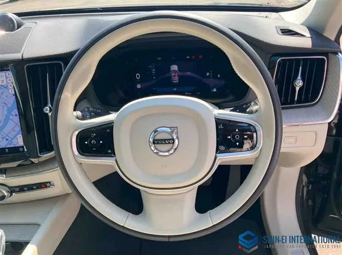 Volvo XC60 ULTIMATE B5 AWD 4WD/Panoramic SR 2022 — миниатюра 3