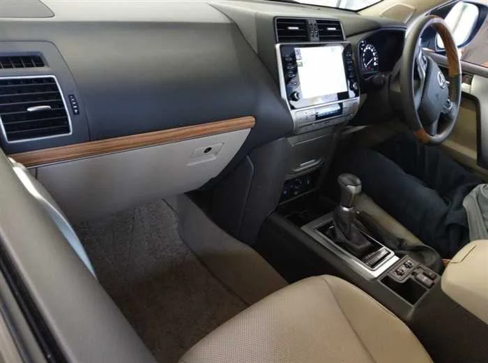 Toyota Land Cruiser Prado TX-L MAT BLACK SUNROOF 7-SEATS 2023 — миниатюра 5