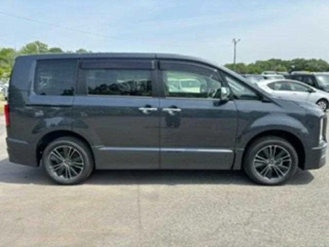 Mitsubishi Delica D:5 2024 — миниатюра 4