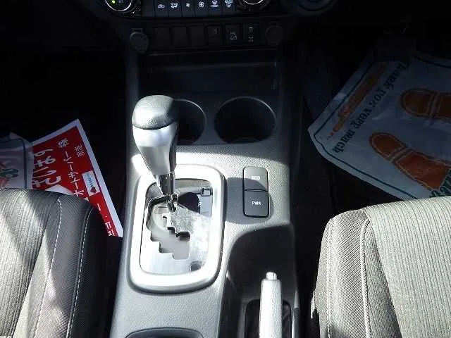 Toyota Hilux 4 2023 — миниатюра 4