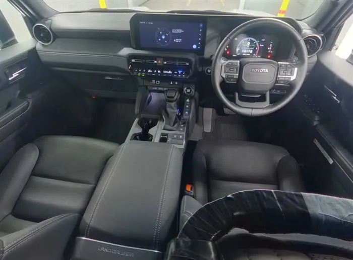 Toyota Land Cruiser 250 VX DIESEL MODELISTA 7-SEATS 2024 — миниатюра 2