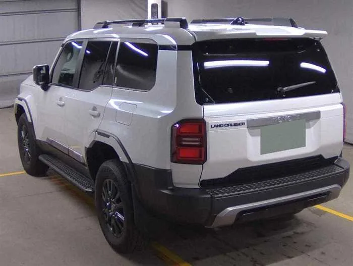 Toyota Land Cruiser 250 VX DIESEL MODELISTA 7-SEATS 2024 — миниатюра 3