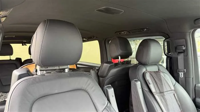 Mercedes-Benz V-Class V220d 2023 — миниатюра 3