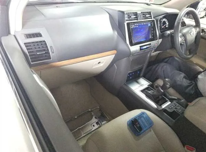 Toyota Land Cruiser Prado TX-L DIESEL SUNROOF 7-SEATS 2023 — миниатюра 2