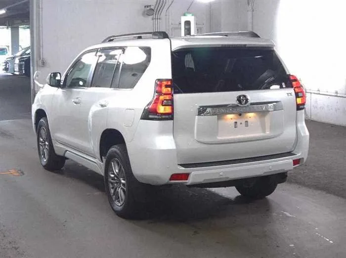 Toyota Land Cruiser Prado TX-L DIESEL SUNROOF 7-SEATS 2023 — миниатюра 3