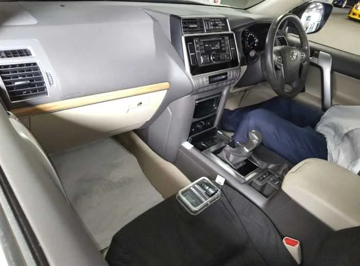 Toyota Land Cruiser Prado TX-L MODELISTA SUNROOF 7-SEATS 2022 — миниатюра 2