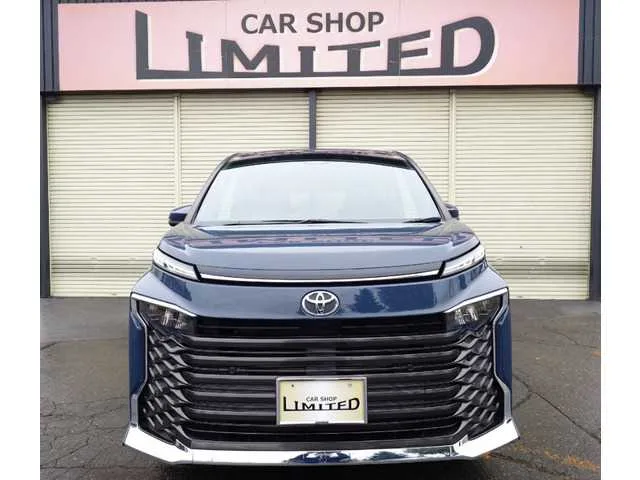 Toyota Voxy 2022 — миниатюра 2