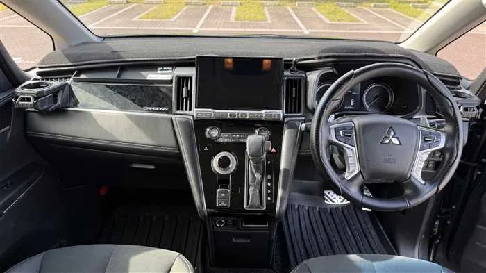 Mitsubishi Delica D:5 2024 — миниатюра 2