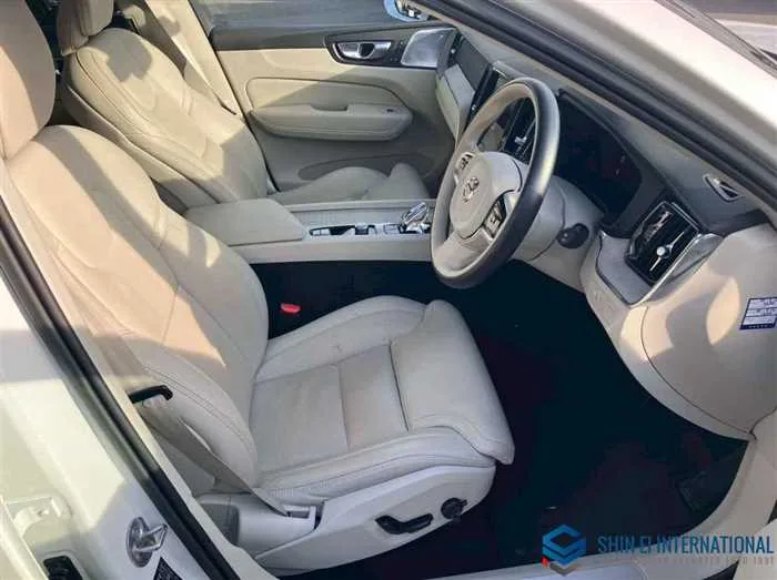 Volvo XC60 B5 AWD Inscription 4WD/Panoramic SR 2022 — миниатюра 2