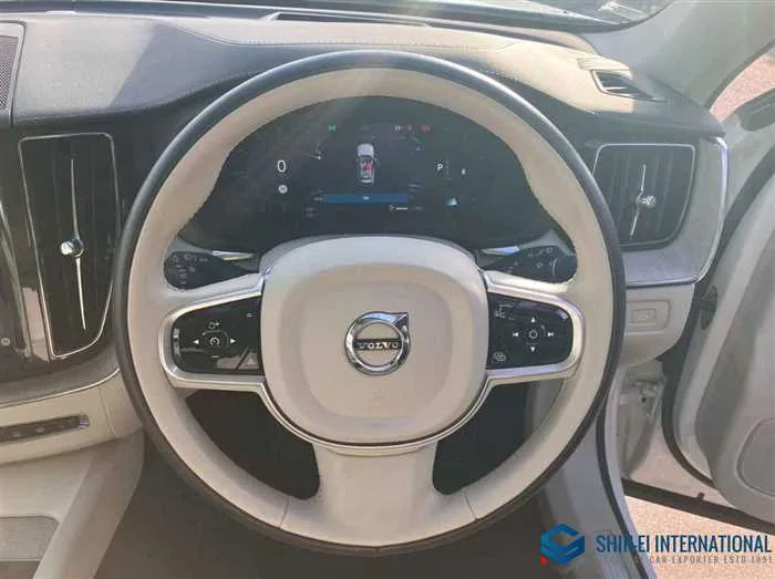 Volvo XC60 B5 AWD Inscription 4WD/Panoramic SR 2022 — миниатюра 3