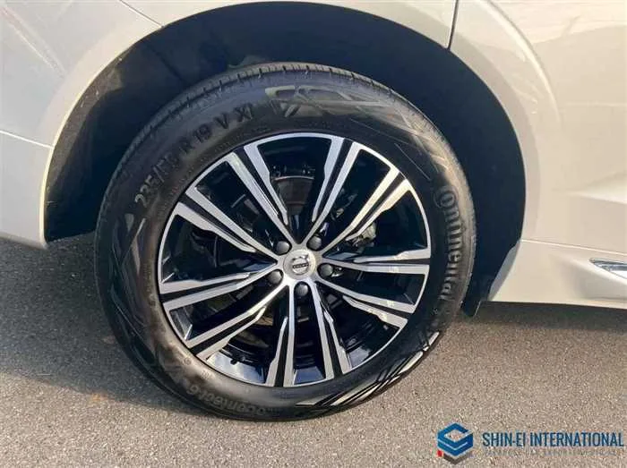 Volvo XC60 B5 AWD Inscription 4WD/Panoramic SR 2022 — миниатюра 4