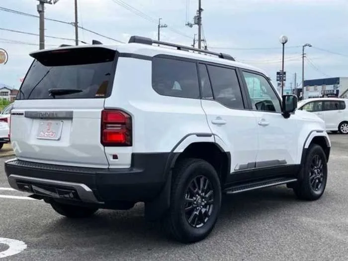 Toyota Land Cruiser 250 VX MODELISTA DIESEL 7-SEATS 2024 — миниатюра 4