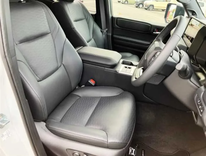 Toyota Land Cruiser 250 VX MODELISTA DIESEL 7-SEATS 2024 — миниатюра 5