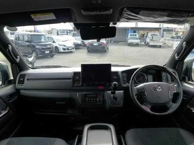 Toyota Hiace Van 2025 — миниатюра 3