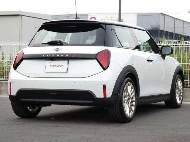 BMW MINI 2025 — миниатюра 2