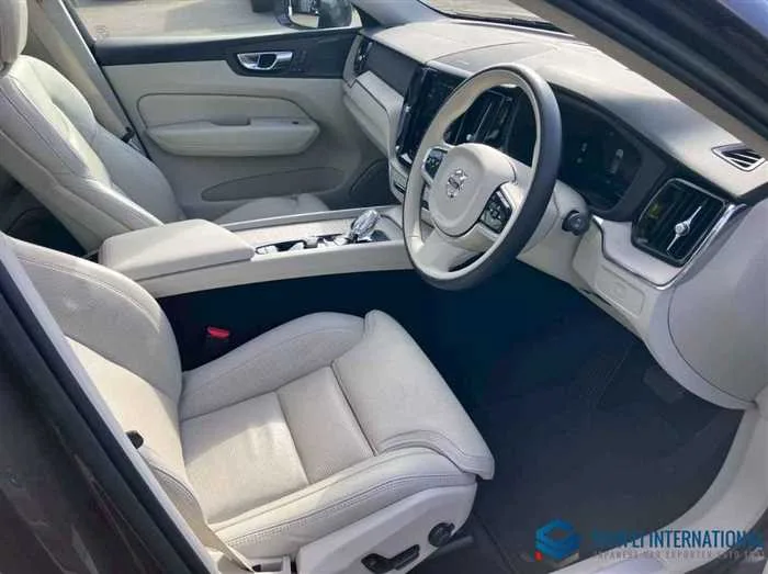 Volvo XC60 ULTIMATE B5 AWD 4WD/Panoramic SR 2022 — миниатюра 2