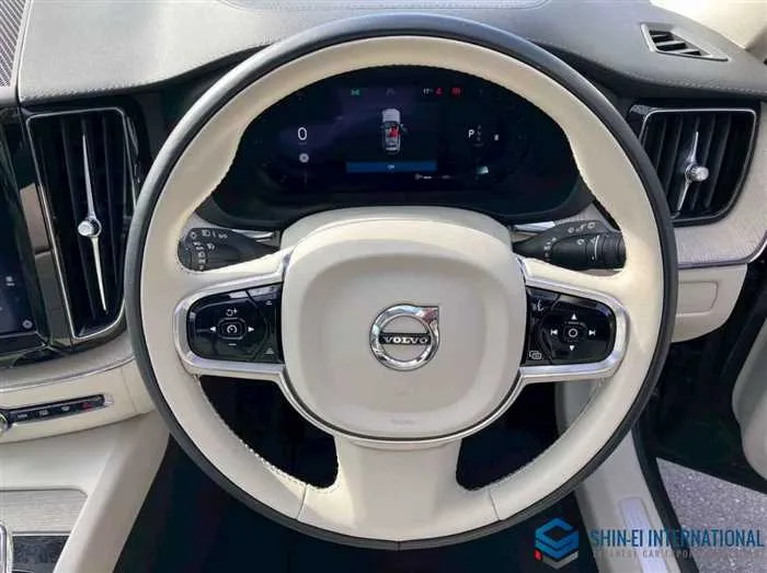 Volvo XC60 ULTIMATE B5 AWD 4WD/Panoramic SR 2022 — миниатюра 3