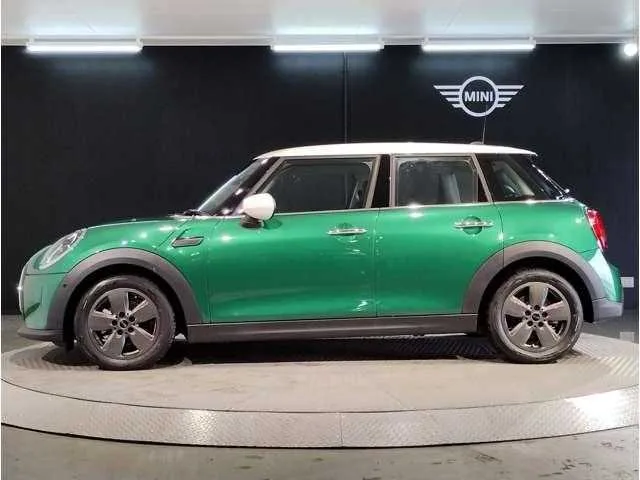 BMW MINI 2023 — миниатюра 4