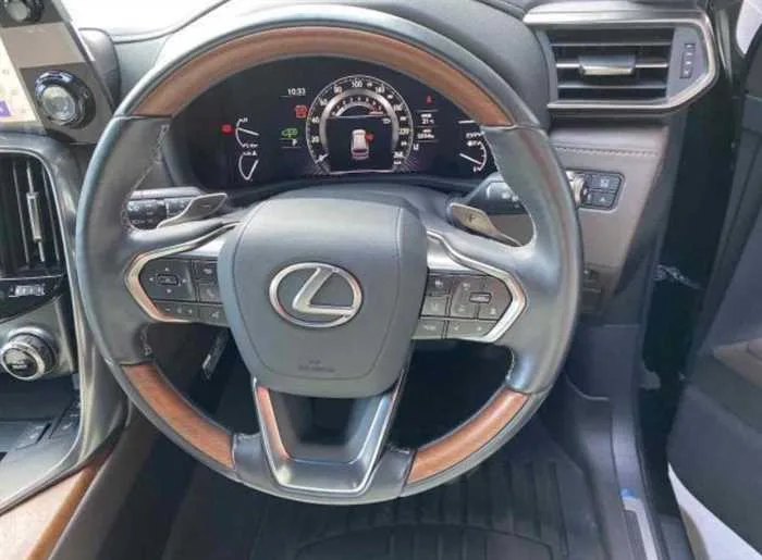Lexus LX LX600 *MODELISTA*MARK LEVINSON*REAR ENTERTAINMENT* 2024 — миниатюра 5