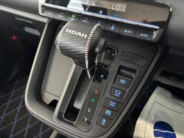 Toyota Noah 2022 — миниатюра 5