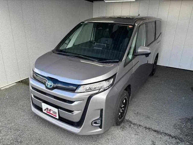 Toyota Noah 2022 — фото 1, купить с доставкой в Москву