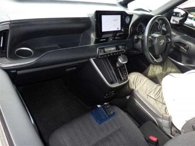 Toyota VOXY 2022 — миниатюра 3