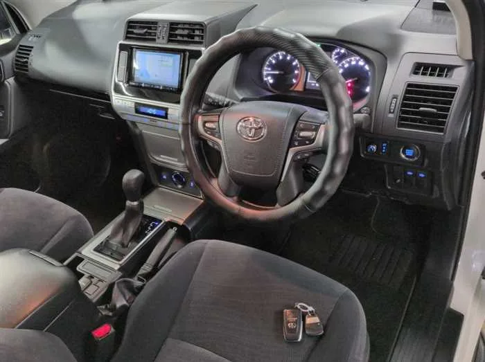 Toyota Land Cruiser Prado TX 7-SEATS 2022 — миниатюра 2
