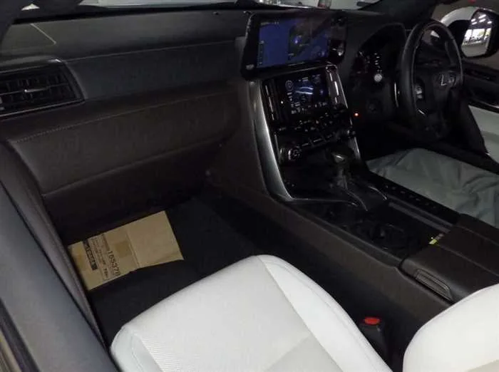 Lexus LX LX600 *MODELISTA*MARK LEVINSON*REAR ENTERTAINMENT* 2024 — миниатюра 2