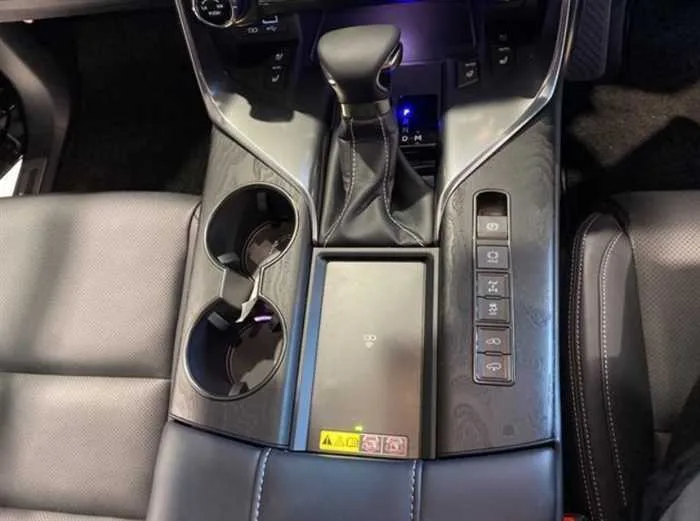 Lexus LX LX600 *MODELISTA*MARK LEVINSON*REAR ENTERTAINMENT* 2024 — миниатюра 2