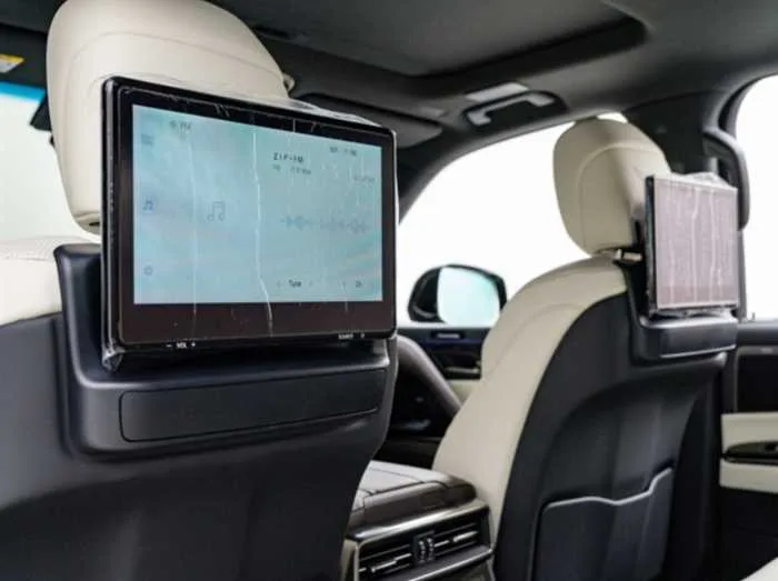 Lexus LX LX600 *MODELISTA*MARK LEVINSON*REAR ENTERTAINMENT* 2024 — миниатюра 2