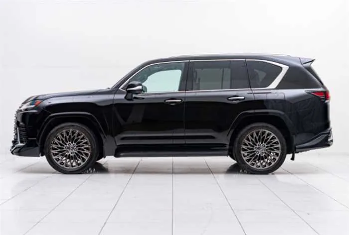 Lexus LX LX600 *MODELISTA*MARK LEVINSON*REAR ENTERTAINMENT* 2024 — миниатюра 3