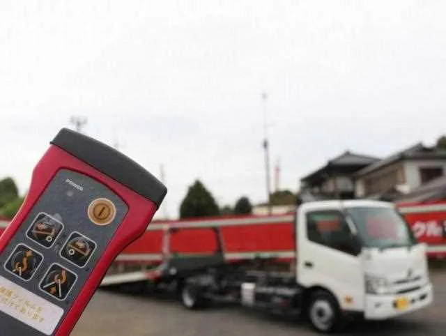 Hino Dutro 2023 — миниатюра 4