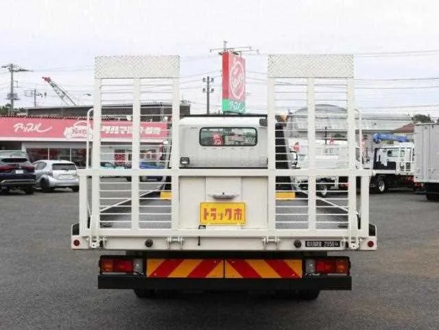 Hino Dutro 2023 — миниатюра 5