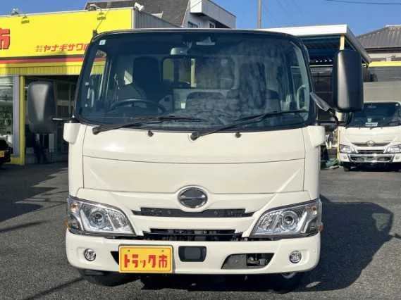 Hino Dutro 2023 — миниатюра 4