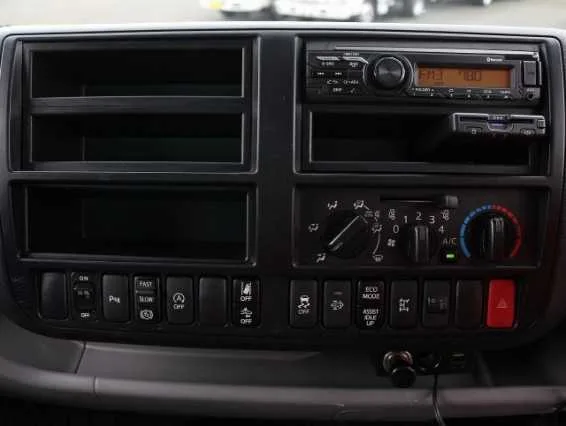 Hino Dutro 2022 — миниатюра 2