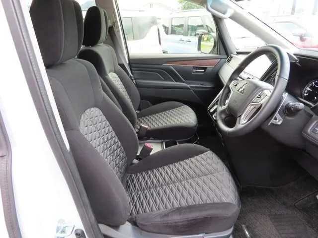 Mitsubishi Delica D:5 2025 — миниатюра 4