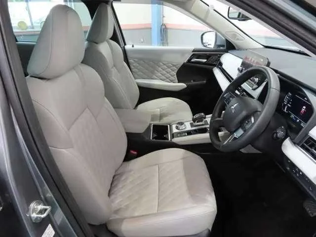 Mitsubishi Outlander 2023 — миниатюра 4